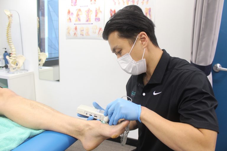 Nerve-testing-diabetic-footcare